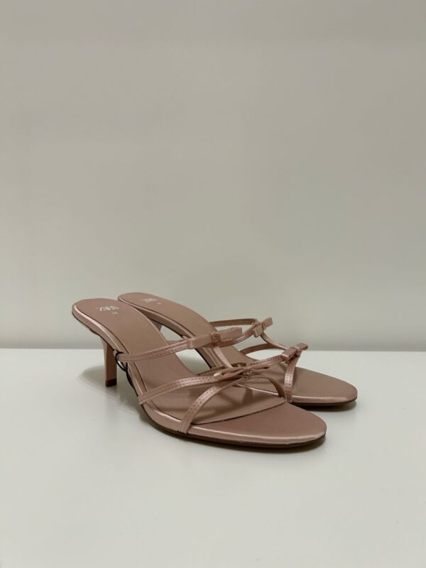 Tacón lazo rosa claro ZARA 50% OFF