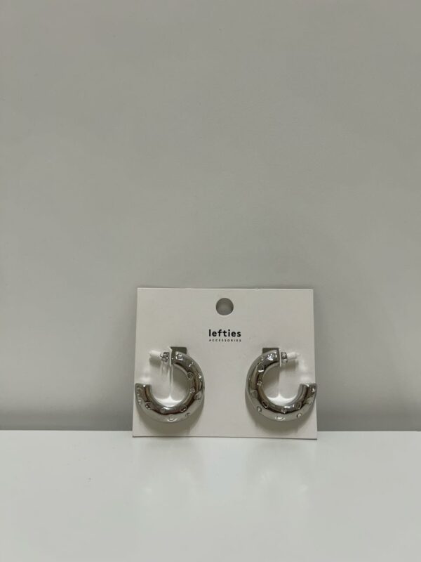 Aros plateados con brillo