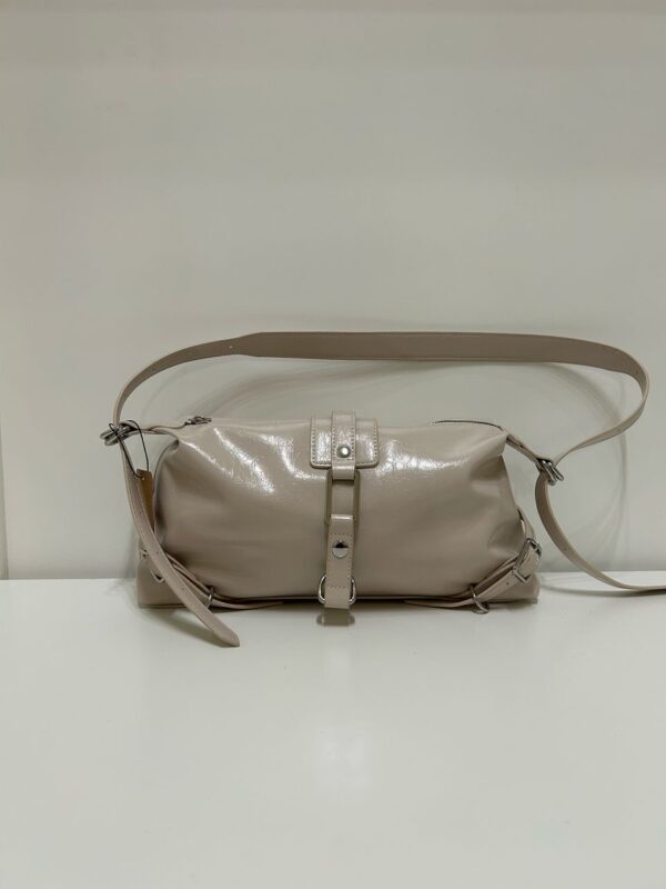Bolso color blanco roto